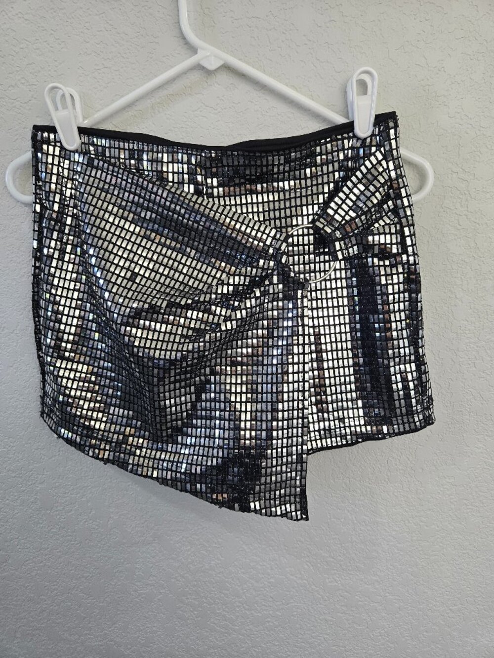 Silver Mirror Sequin Party Shorts Size Medium (US 6)
